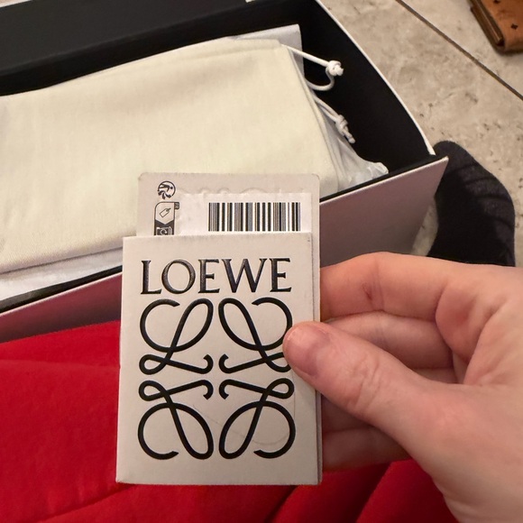 Loewe Rise Lace-Up
Leather Sneaker... size 38 Brand New Never worn - Picture 3 of 6